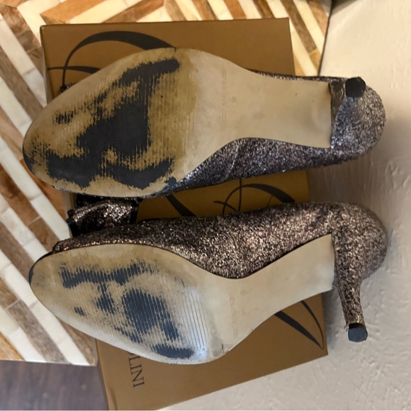 Beautiful SILVER GLITTER HEELS! - Picture 7 of 8